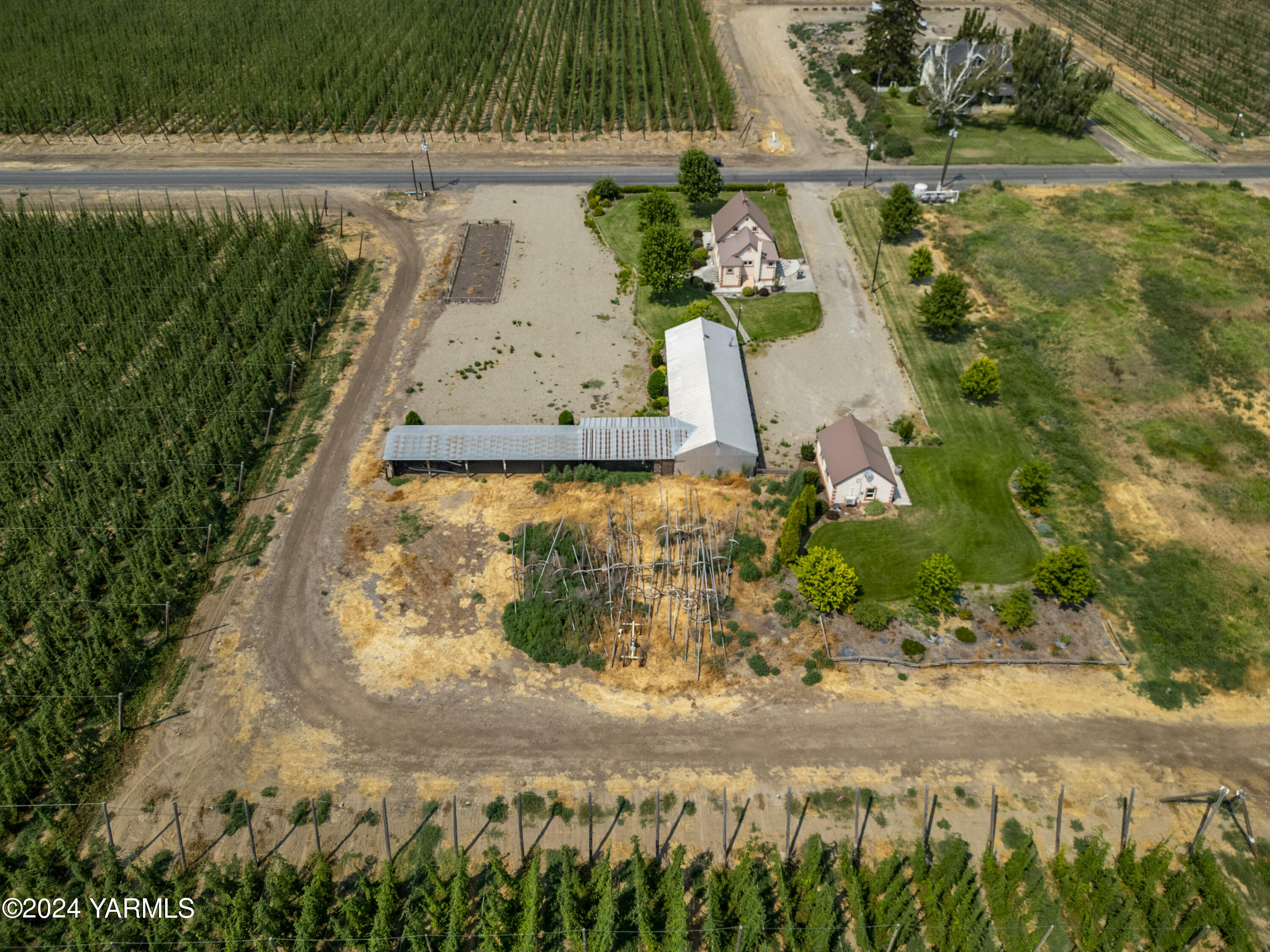 178409 West Apricot Road Grandview, WA 98930 - Photo 4 of 43 a view of a lake