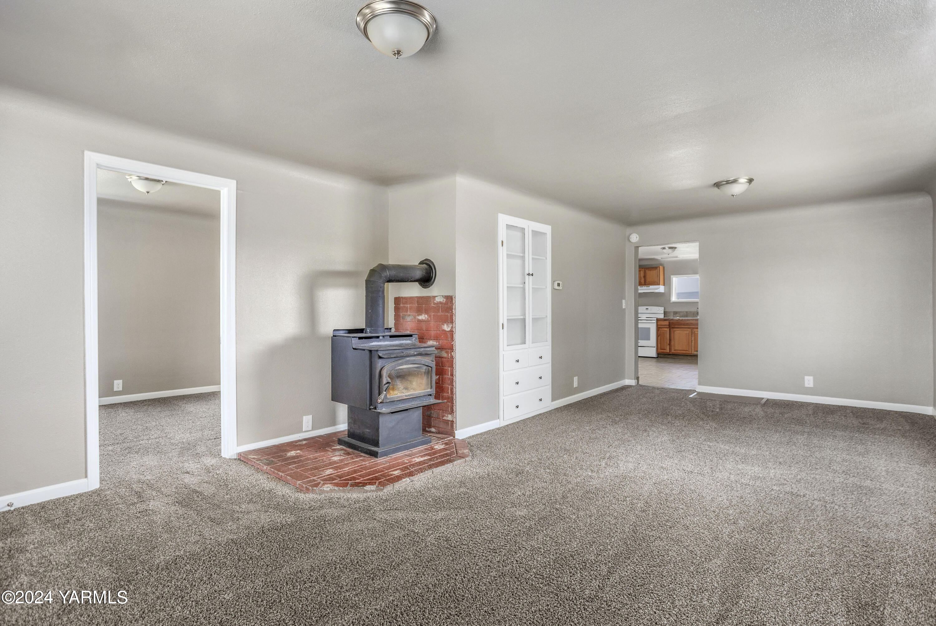 178409 West Apricot Road Grandview, WA 98930 - Photo 8 of 43 a view of a storage & utility room