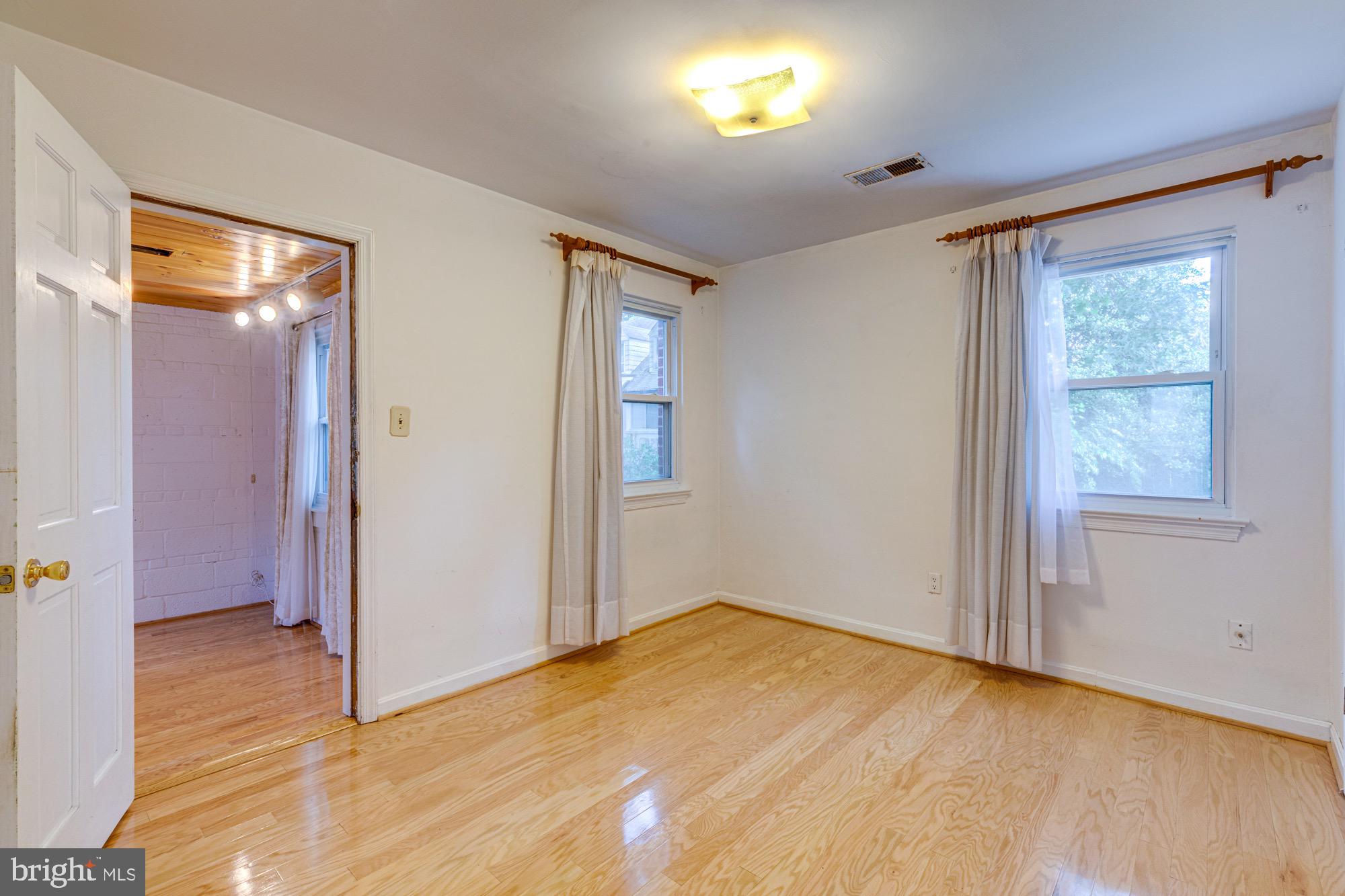 1947 South Arlington Ridge Road Arlington, VA 22202 - Photo 16 of 27