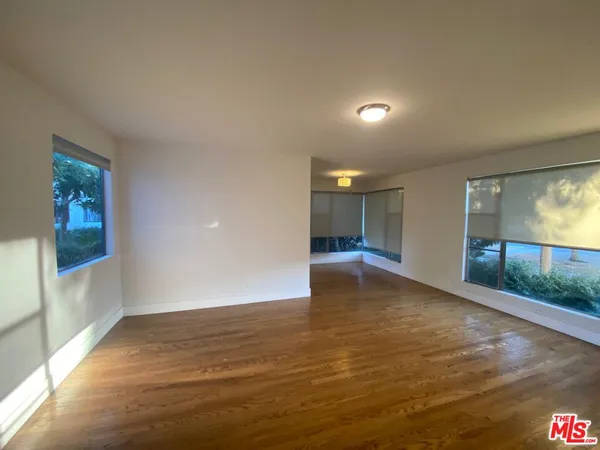 $2,995 | 3130 South Barrington Avenue, Unit A, Los Angeles, CA 90066
