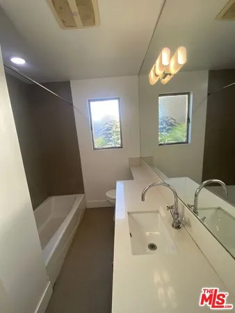 $2,995 | 3130 South Barrington Avenue, Unit A, Los Angeles, CA 90066