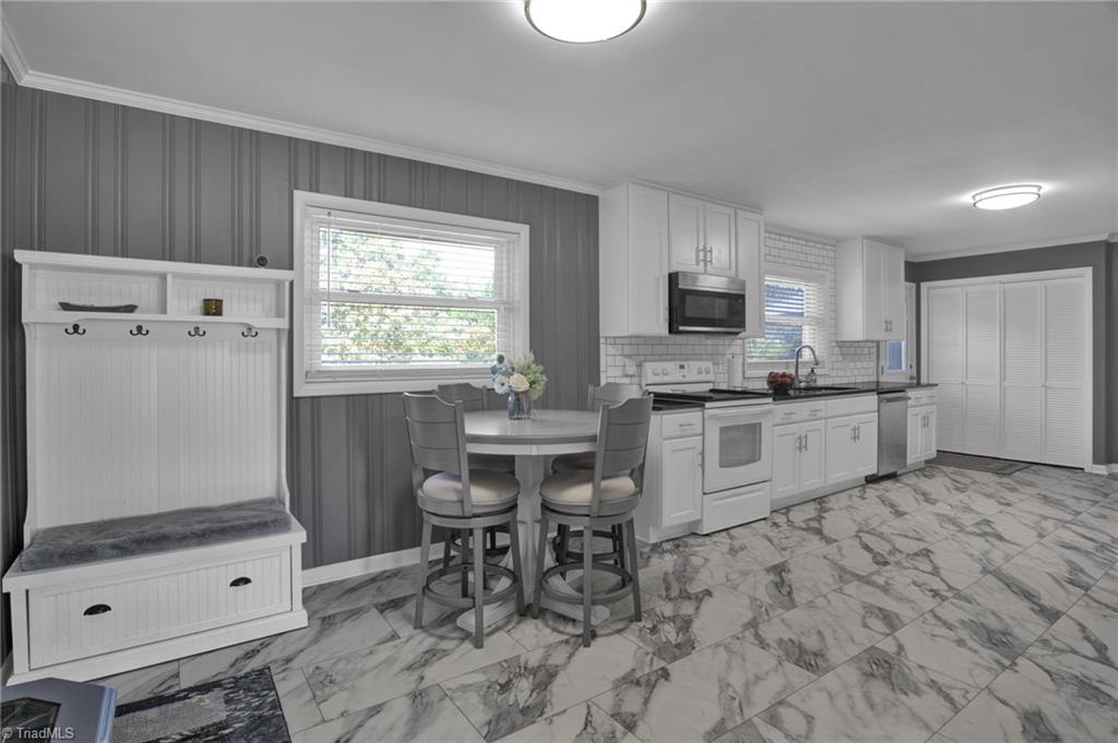 305 Hampton Drive High Point, NC 27265 - Photo 12 of 29