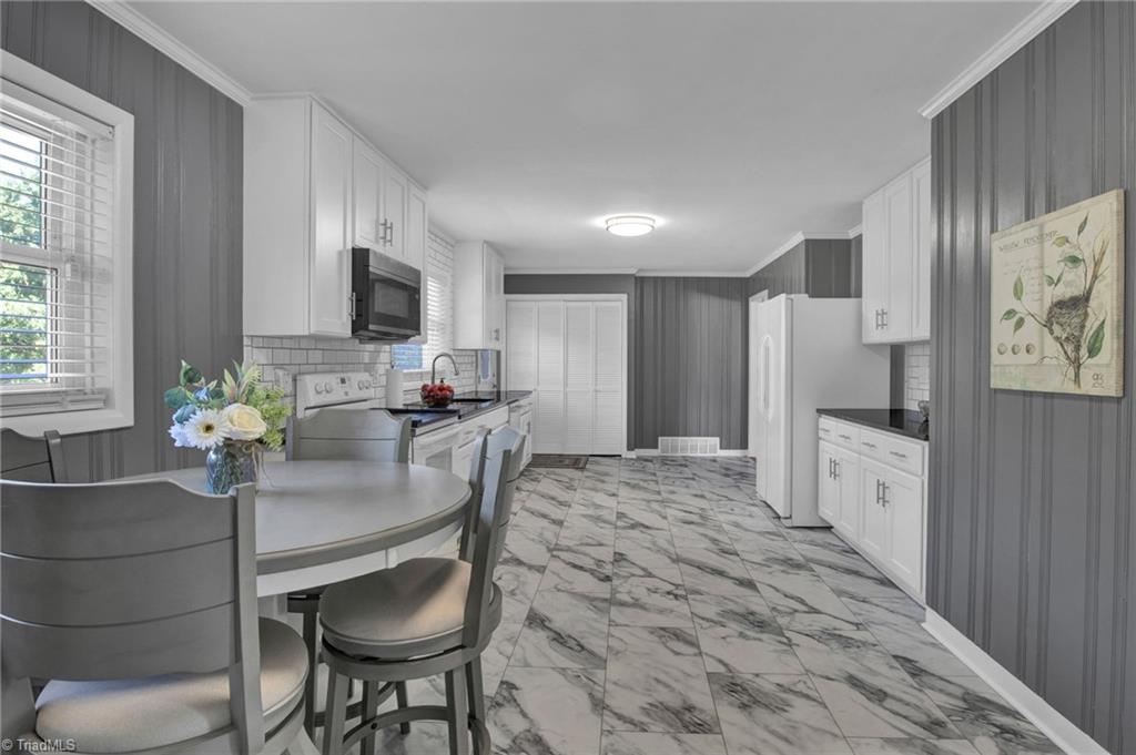 305 Hampton Drive High Point, NC 27265 - Photo 16 of 29