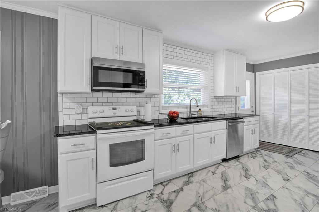 305 Hampton Drive High Point, NC 27265 - Photo 17 of 29