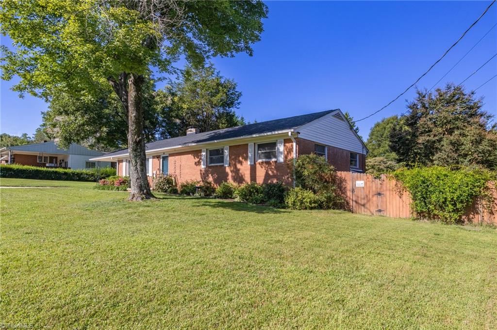 305 Hampton Drive High Point, NC 27265 - Photo 2 of 29