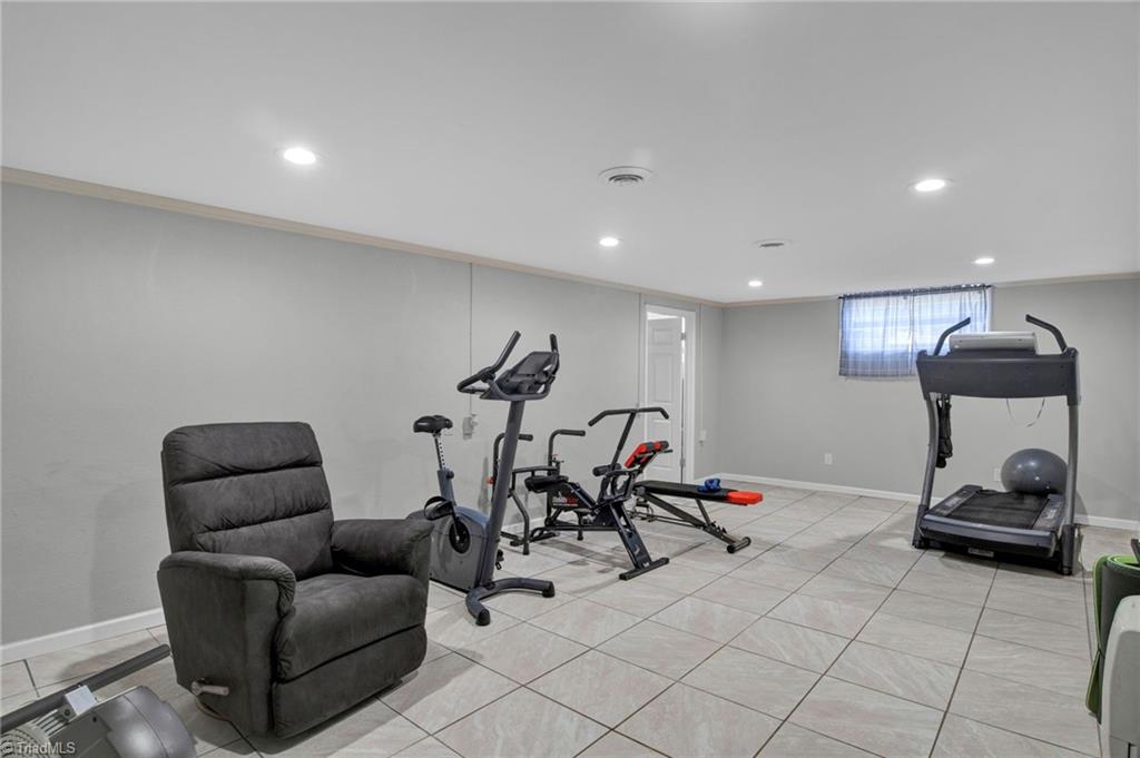 305 Hampton Drive High Point, NC 27265 - Photo 24 of 29