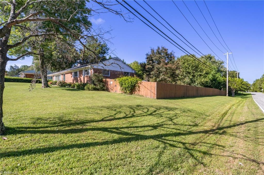 305 Hampton Drive High Point, NC 27265 - Photo 3 of 29
