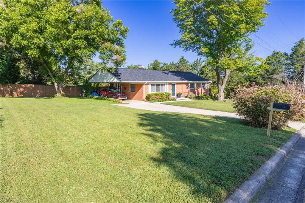 305 Hampton Drive High Point, NC 27265 - Photo 4 of 29