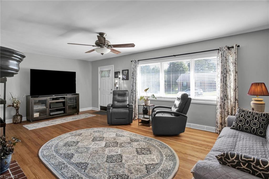 305 Hampton Drive High Point, NC 27265 - Photo 9 of 29
