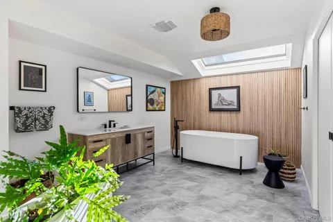 $1,749,000 | 6 Lady Jane Way, Northport, NY 11768