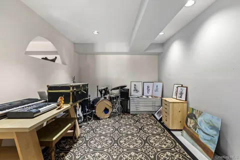 $1,749,000 | 6 Lady Jane Way, Northport, NY 11768