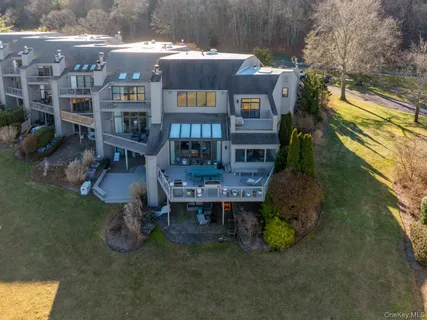 $1,749,000 | 6 Lady Jane Way, Northport, NY 11768