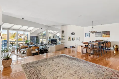 $1,749,000 | 6 Lady Jane Way, Northport, NY 11768