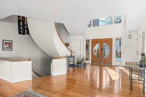 $1,749,000 | 6 Lady Jane Way, Northport, NY 11768