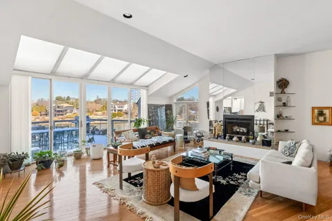 $1,749,000 | 6 Lady Jane Way, Northport, NY 11768