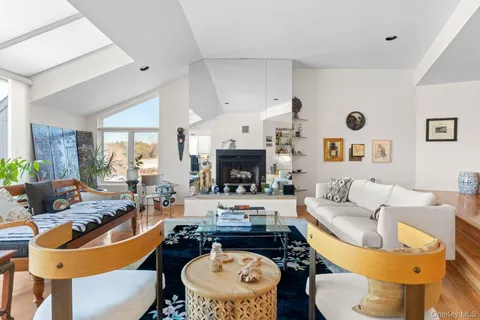 $1,749,000 | 6 Lady Jane Way, Northport, NY 11768