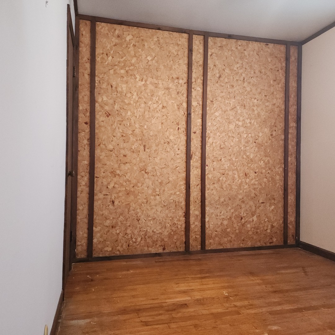 4605 West 84th Place Chicago, IL 60652 - Photo 19 of 31 a view of an empty room with window