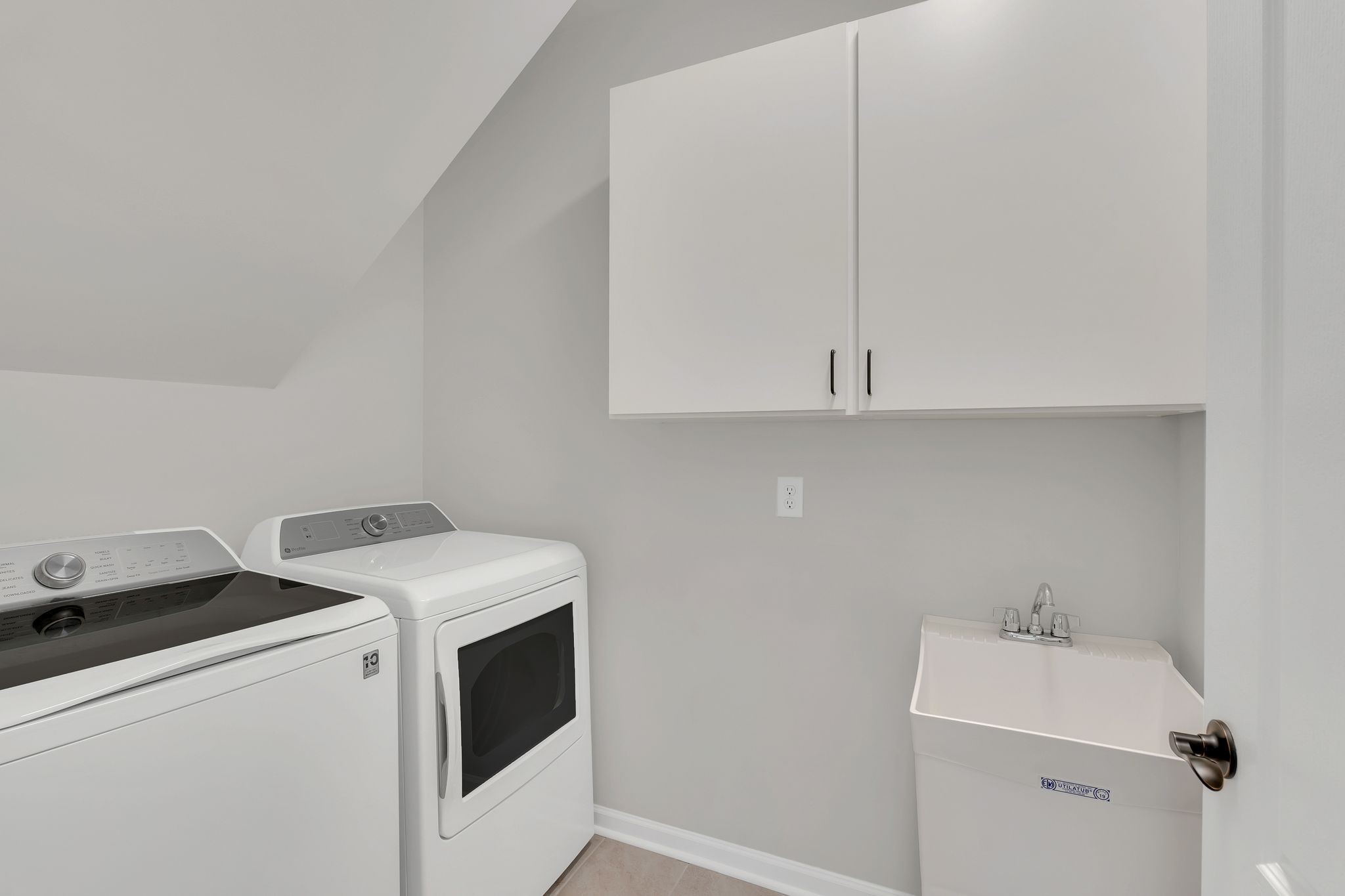 2061 Hardin Place Spring Hill, TN 37174 - Photo 18 of 65 a utility room with dryer and washer