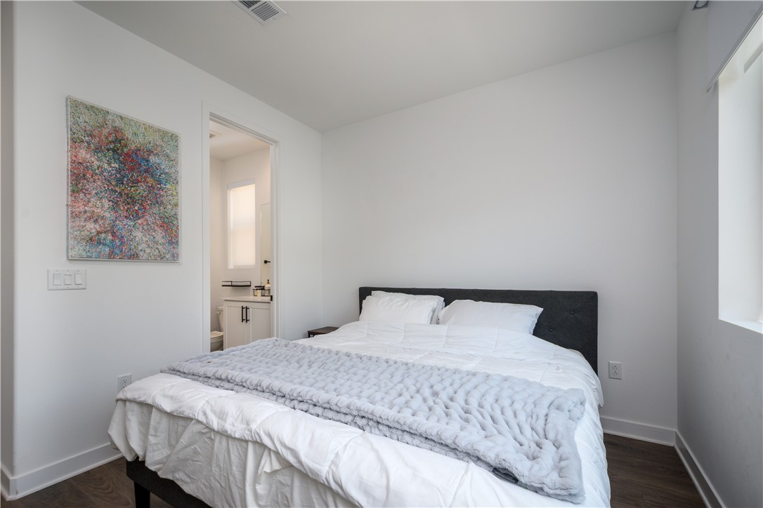 2821 Bridgetide Road Corona, CA 92883 - Photo 24 of 38 Guest bedroom