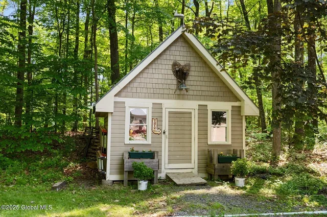 $4,000 | 405 County Route 68, Saratoga Springs, NY 12866