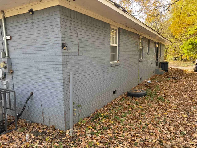 a view of a backyard of the house