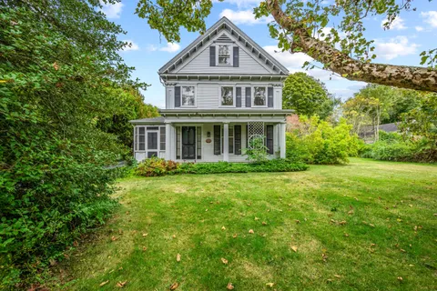 $1,950,000 | 2414-2416 Meetinghouse Way, West Barnstable, MA 02668