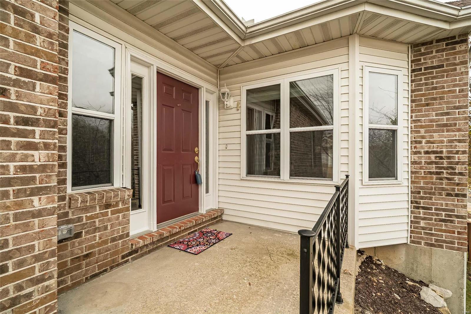 326 Holloway Ridge Court Ballwin, MO 63011 - Photo 2 of 33