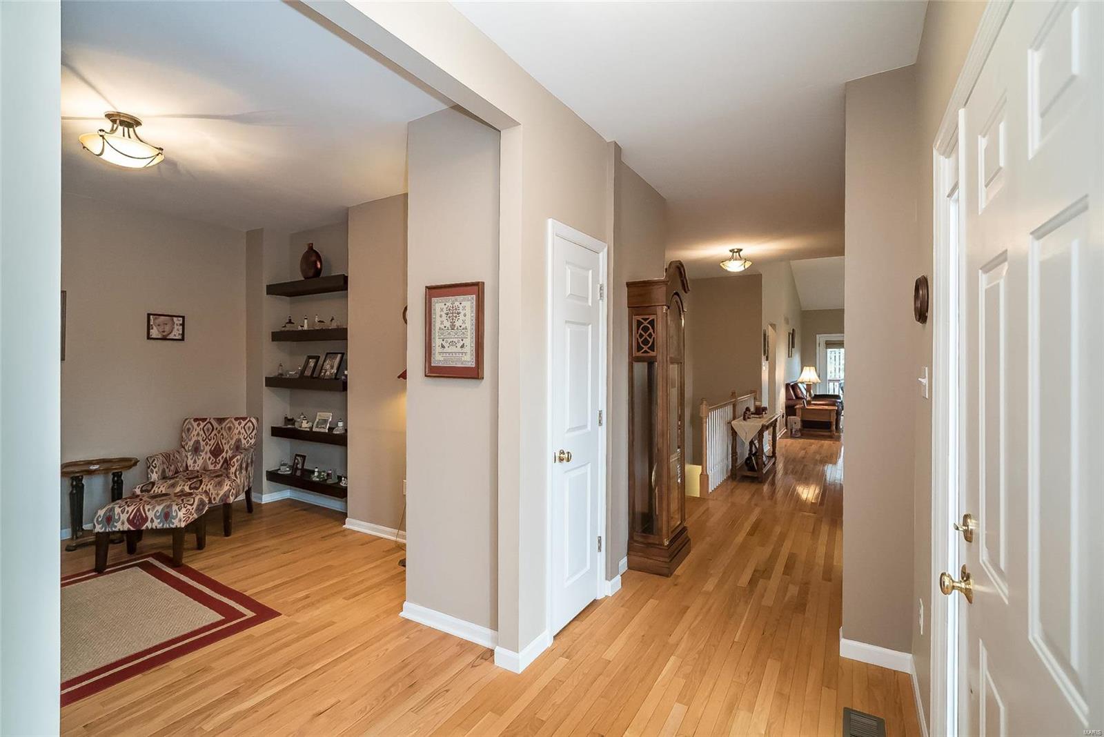 326 Holloway Ridge Court Ballwin, MO 63011 - Photo 3 of 33