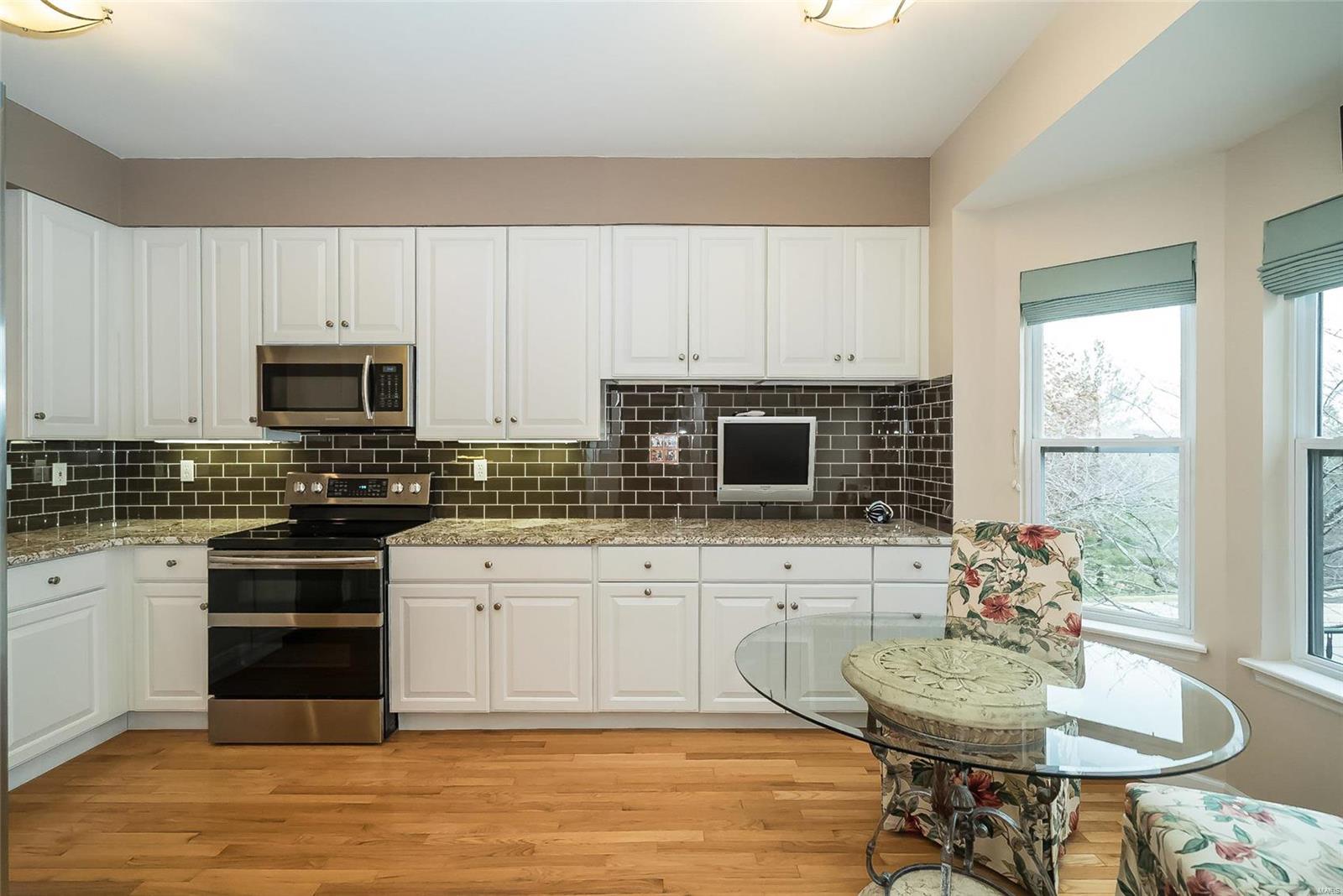 326 Holloway Ridge Court Ballwin, MO 63011 - Photo 7 of 33