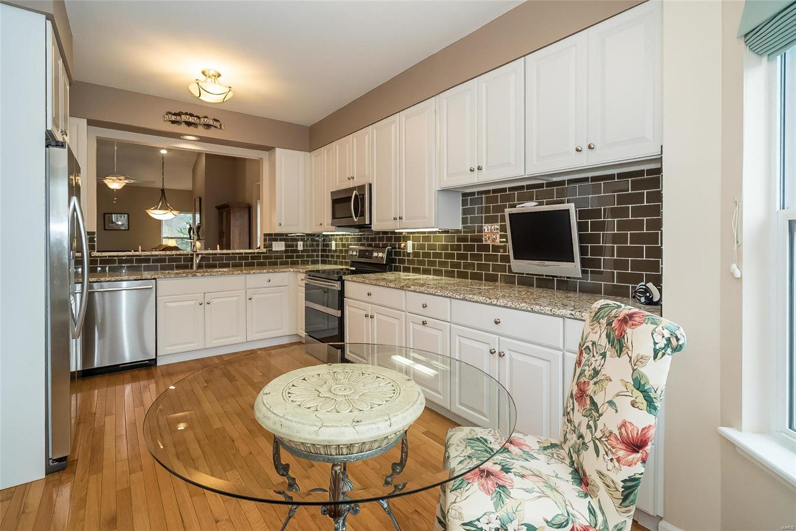 326 Holloway Ridge Court Ballwin, MO 63011 - Photo 8 of 33