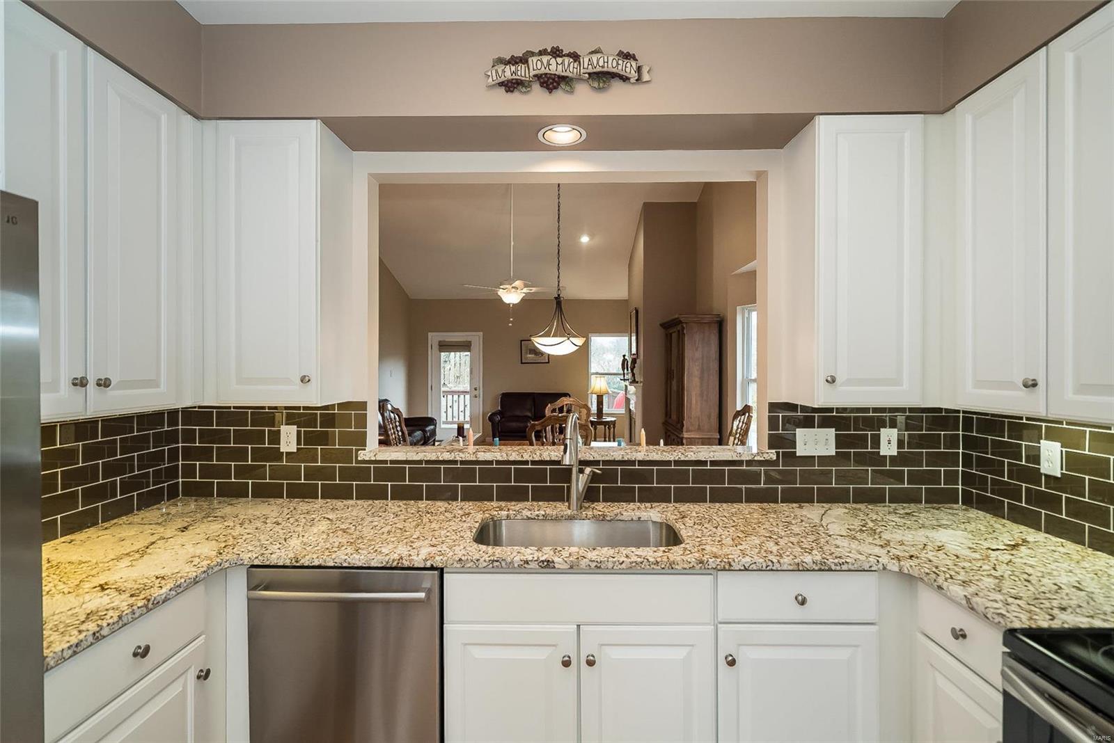 326 Holloway Ridge Court Ballwin, MO 63011 - Photo 9 of 33