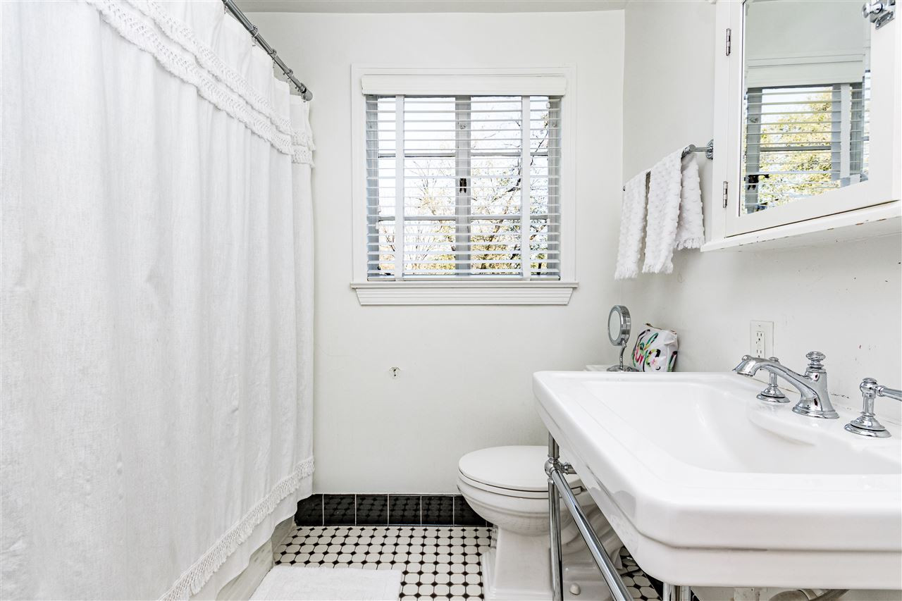 1114 Harvey Street Raleigh, NC 27608 - Photo 21 of 24 Upstairs bathroom