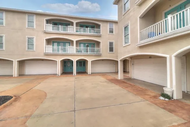 $1,995 | 14422 Verdemar Drive, Unit 204, Corpus Christi, TX 78418