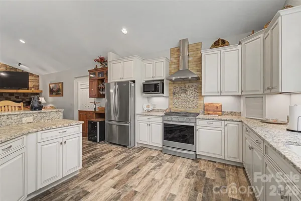 $899,000 | 151 High Grove Parkway, Whittier, NC 28789