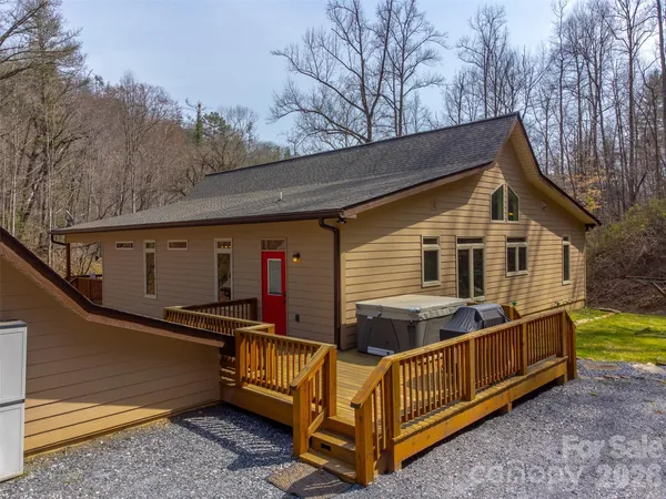$899,000 | 151 High Grove Parkway, Whittier, NC 28789