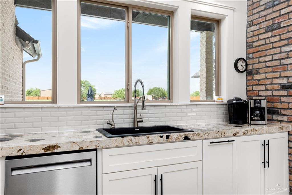 26789 Roberta Road San Benito, TX 78586 - Photo 11 of 40