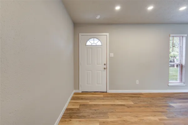 a view of empty room with window