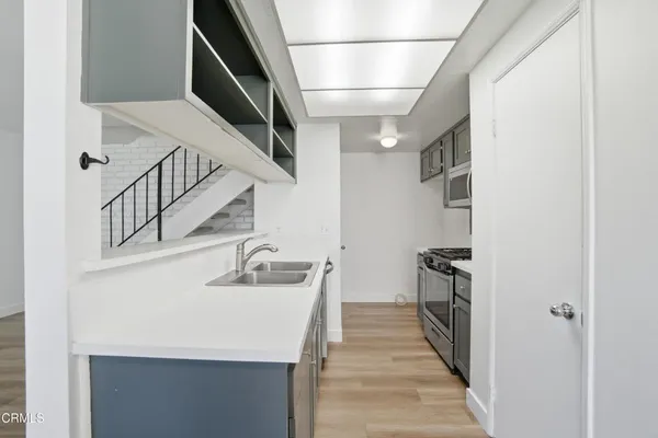 $399,500 | 2057 Calle La Sombra, Unit 3, Simi Valley, CA 93063