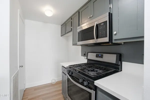 $399,500 | 2057 Calle La Sombra, Unit 3, Simi Valley, CA 93063