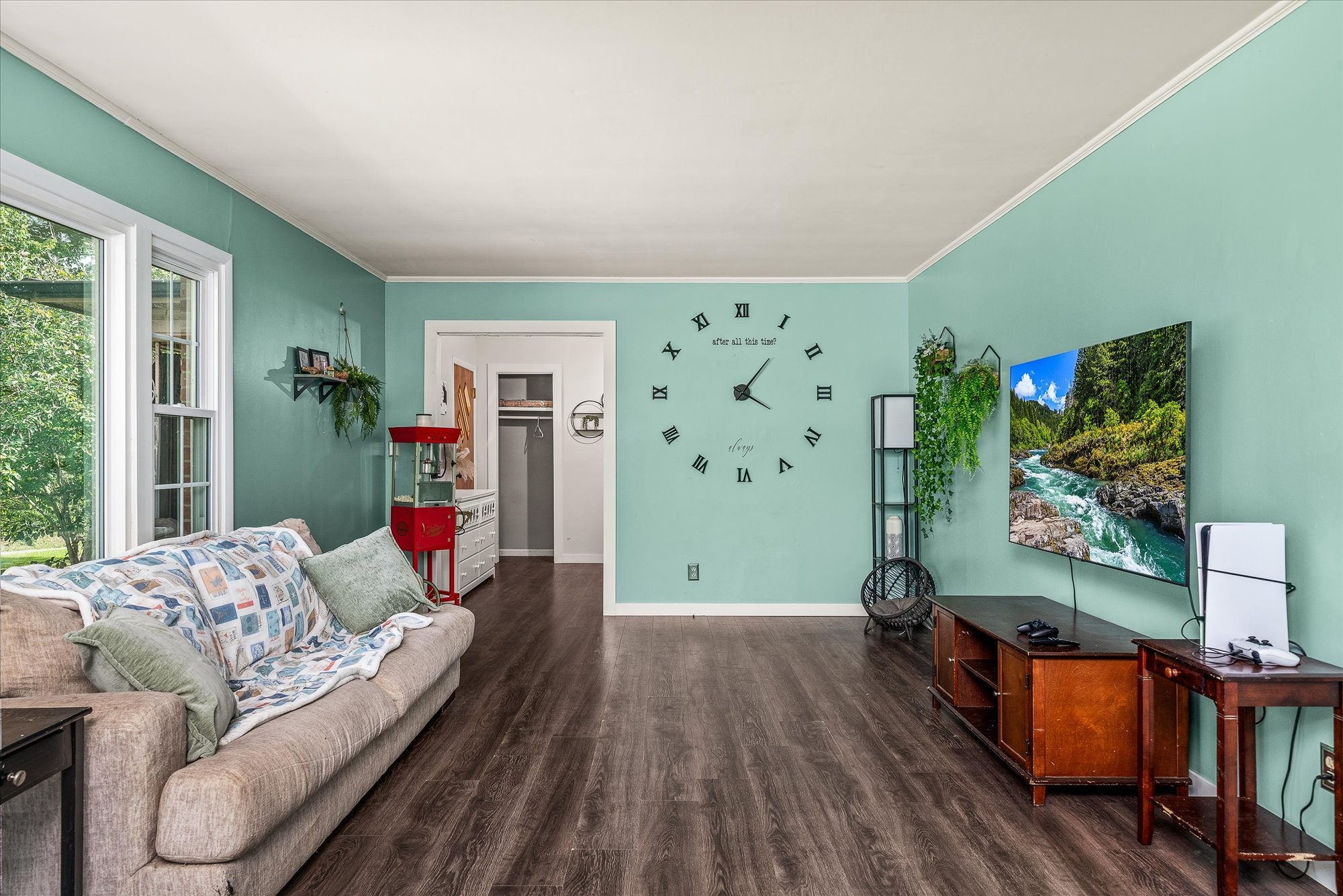 180 Frank Anderson Road Sparta, TN 38583 - Photo 9 of 45 a living room with furniture and a flat screen tv