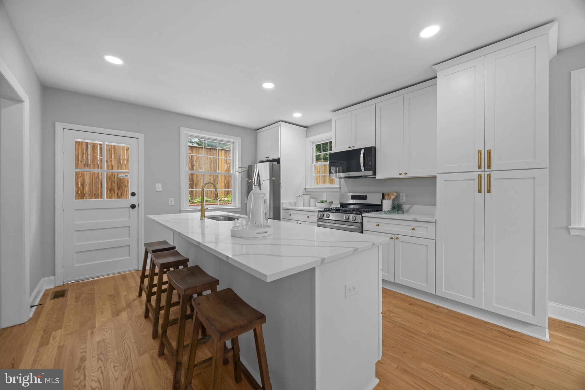 5306 Brabant Road Baltimore, MD 21229 - Photo 9 of 39 Eat-in kitchen