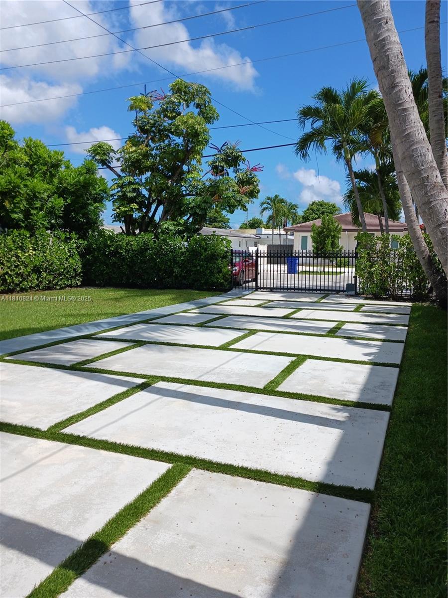 3429 Southwest 23rd Terrace Miami, FL 33145 - Photo 6 of 32