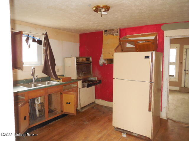 728 Lagrange Road New Castle, KY 40050 - Photo 6 of 23 Kitchen1