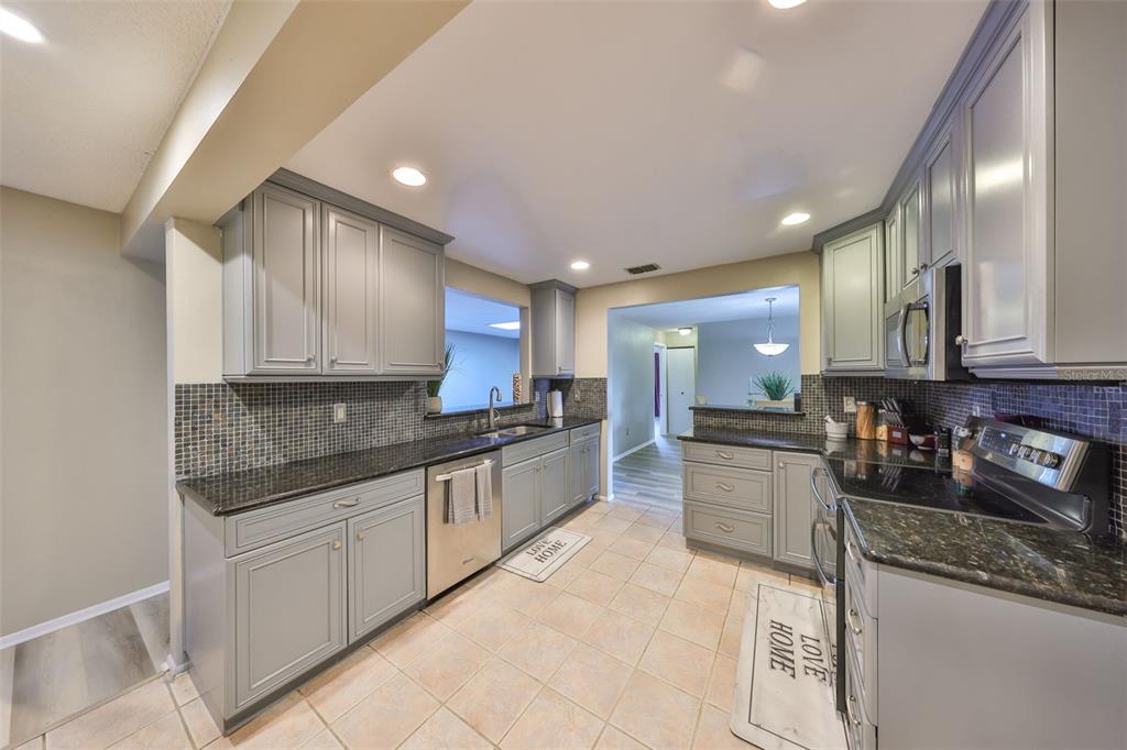 12341 79th Place Seminole, FL 33772 - Photo 14 of 60