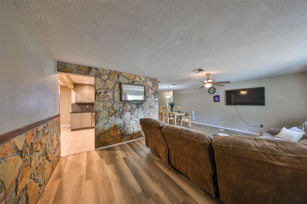 12341 79th Place Seminole, FL 33772 - Photo 6 of 60