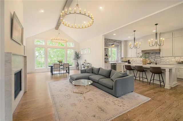 $1,039,950 | 2150 Northwest Scenic View Drive, Riverside, MO 64150