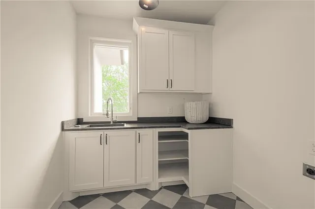 $1,039,950 | 2150 Northwest Scenic View Drive, Riverside, MO 64150