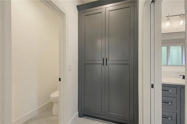 $1,039,950 | 2150 Northwest Scenic View Drive, Riverside, MO 64150