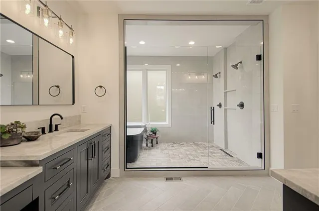 $1,039,950 | 2150 Northwest Scenic View Drive, Riverside, MO 64150