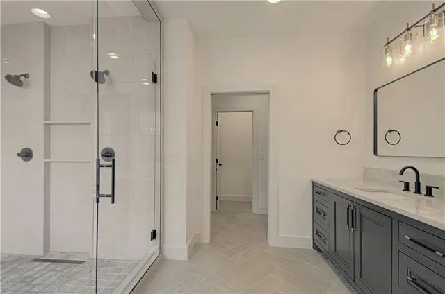 $1,039,950 | 2150 Northwest Scenic View Drive, Riverside, MO 64150